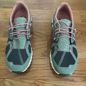 Women’s Cloud size 9. Color: Sea-Stone